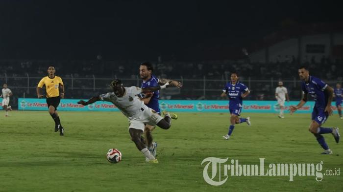 2-Gol-Bhayangkara-Dianulir-Wasit-Persib-Bawa-Pulang-3-Poin-dari-Lampung.jpg