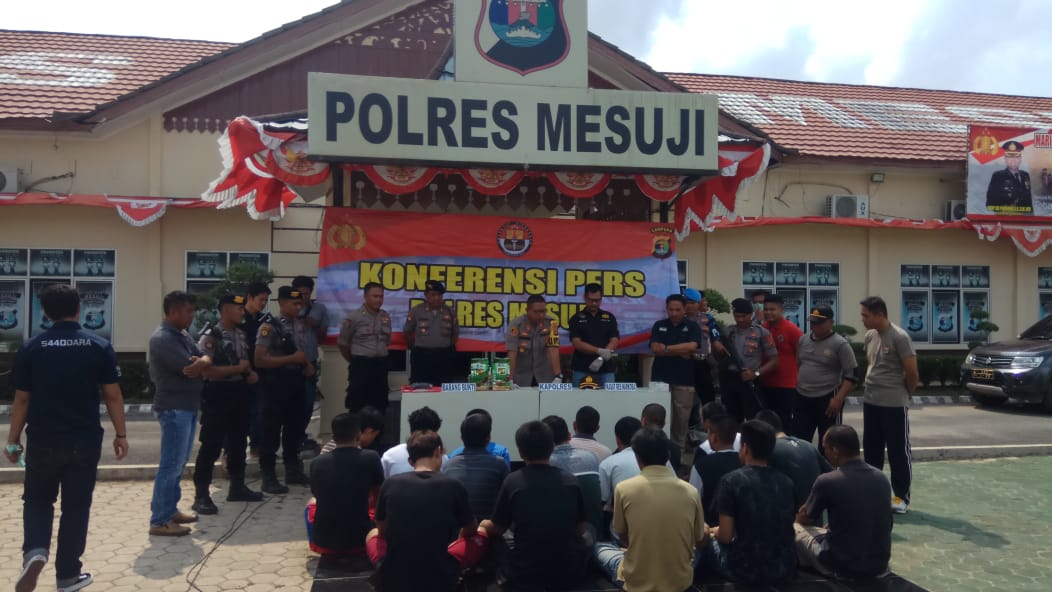 Lempar Zat Kimia Buat Mual Polisi, Bandar Narkoba Lolos dari Kepungan Petugas Polres Mesuji