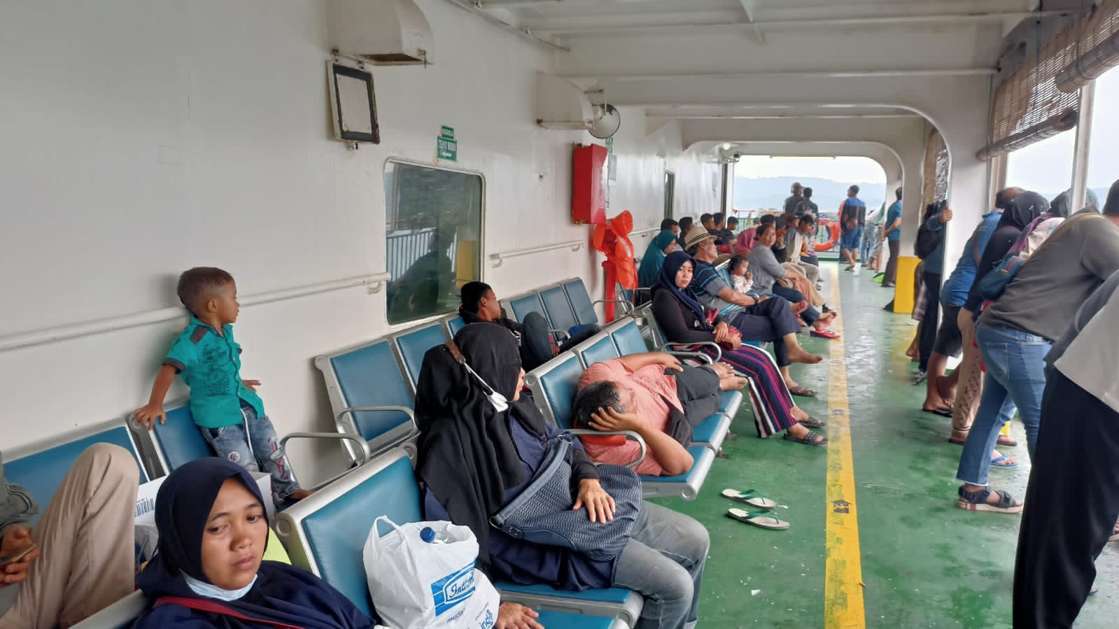 Kapal Feri Kandas di Bakauheni Lampung, Penumpang KMP Amadea Sempat Kelaparan dan Kelelahan