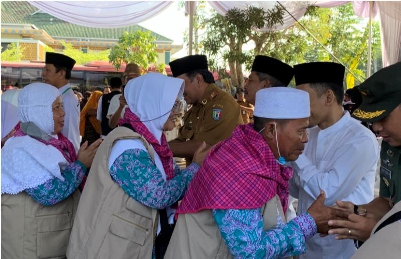 386 CJH Pringsewu Lampung Diberangkatkan ke Tanah Suci, 124 Diantaranya Lansia