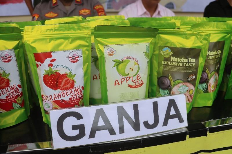 4-kg-ganja-diselundupkan-di-kemasan-teh.jpg