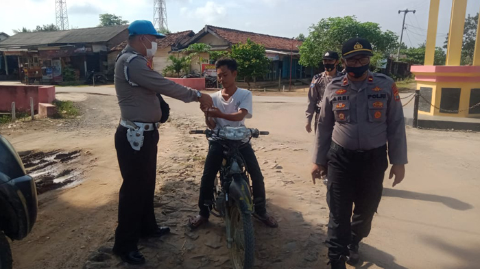 4 Warga Tulangbawang Diberi Masker Gratis karena Terjaring Operasi Yustisi Protokol Kesehatan