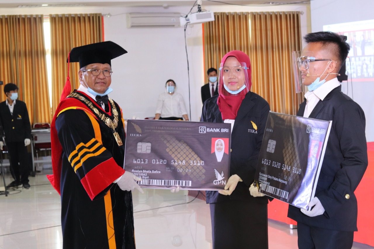 4.194 Mahasiswa Baru Itera Dikukuhkan, Jefri Dabukke Sarimatondang Didapuk Jadi Mahasiswa Termuda