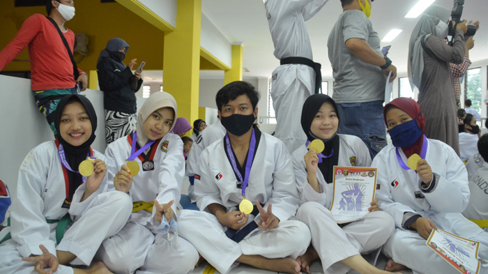 5-mahasiswa-itera-sabet-medali-emas-ajang-begawi-taekwondo-lampung-2020.jpg