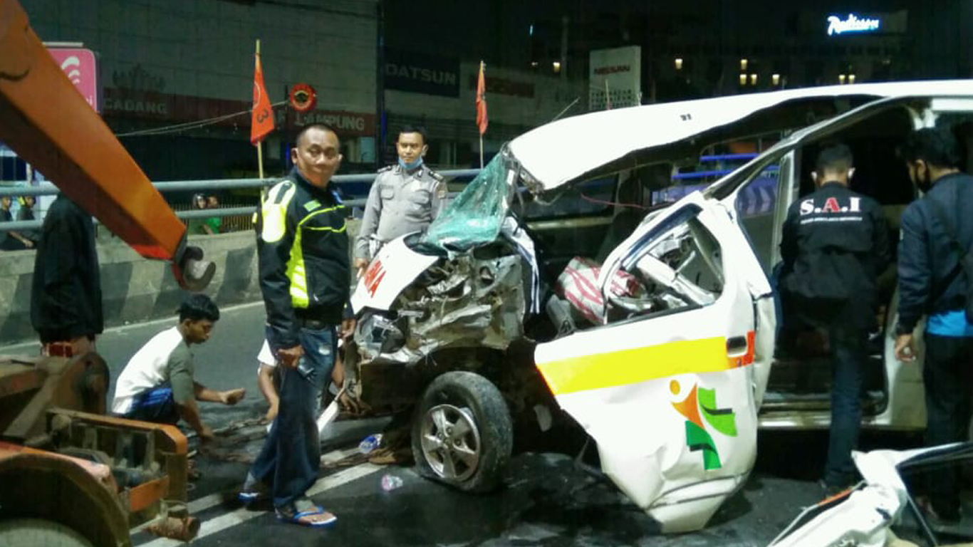 5-orang-jadi-korban-lakalantas-mobil-ambulans-di-flyover-mbk.jpg
