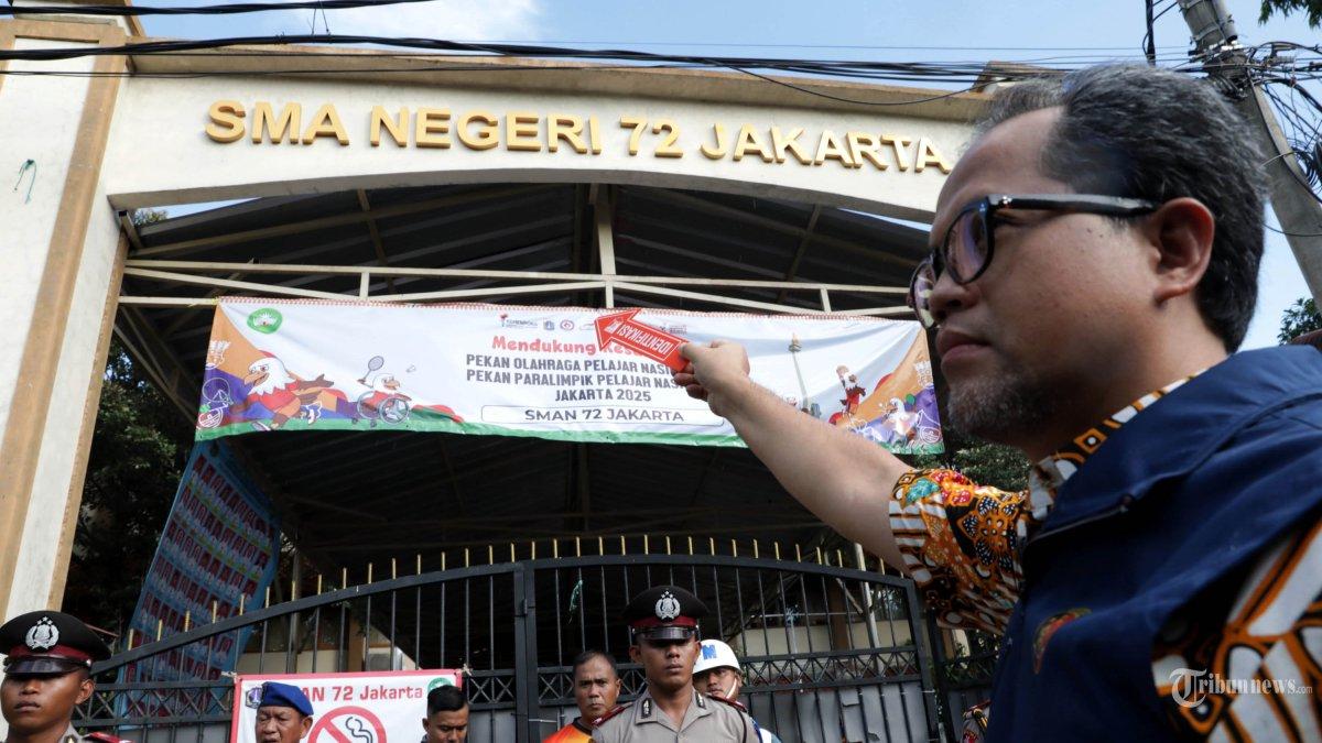 55-Orang-Jadi-Korban-Ledakan-di-Masjid-SMAN-72-Jakarta-Terduga-Pelaku-Masih-Hidup.jpg