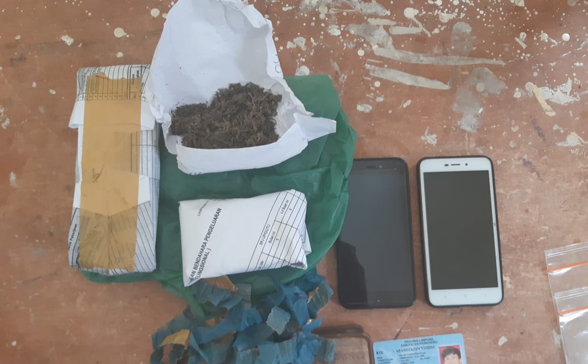 9 Pemuda Digiring Polisi ke Rumah Makan dengan Tangan Terborgol, Jadi Perhatian Warga