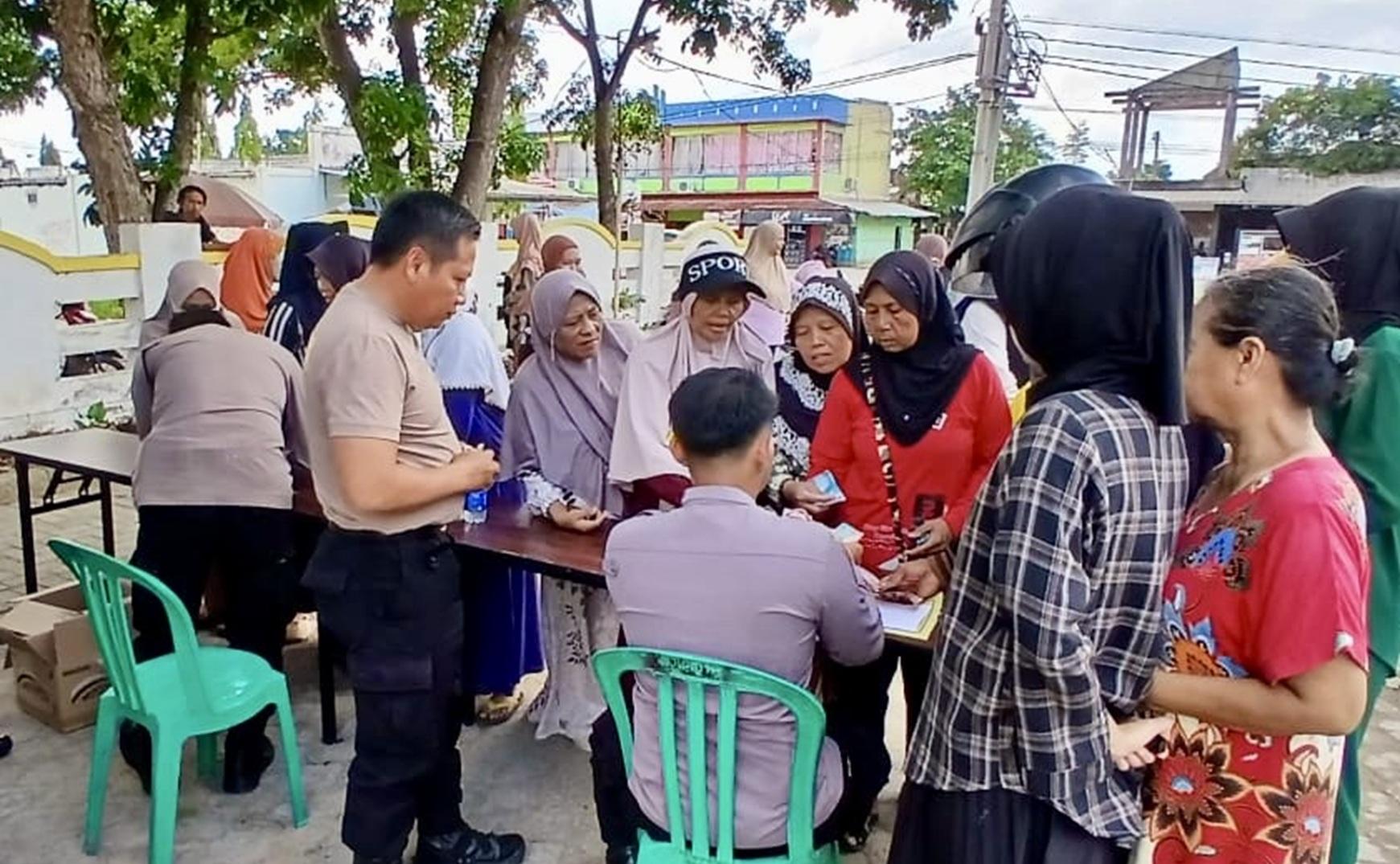 Pasar BTN Way Pengubuan Disambangi Gerakan Pangan Murah Polres Lampung Tengah