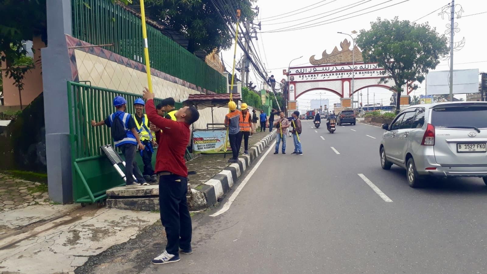 Kabel Semrawut di Bandar Lampung, Disperkim Mulai Jalankan Satu Tiang Bersama