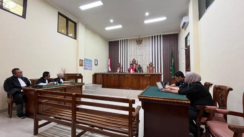Advokat-Arinal-Djunaidi-terima-putusan-hakim.jpg