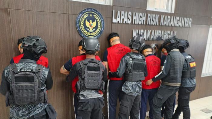 Ammar-Zoni-Cs-Tiba-di-Nusakambangan.jpg