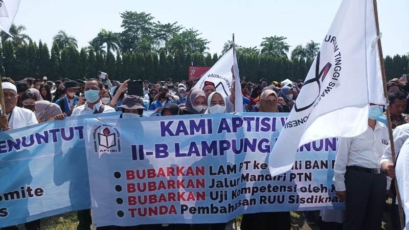 Breaking News Perguruan Tinggi Swasta Lampung Unjuk Rasa di DPRD, Tuntut Bubarkan LAM PT