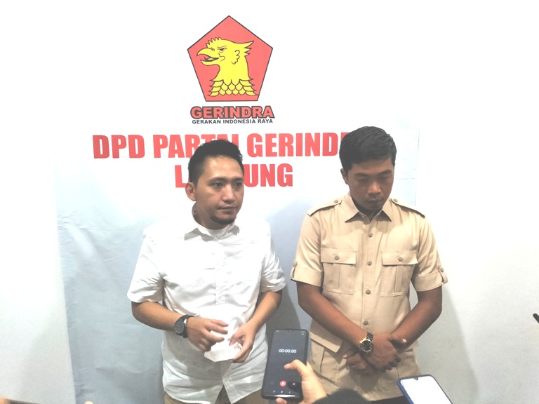 Ardian-kiri-didampingi-bakal-calon-wakil-bupati-dari-Gerindra-Wiliam-Mamora-kanan.jpg