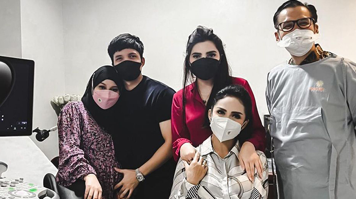 Artis-Krisdayanti-dan-Ashanty-Kompak-Temani-Aurel-Hermansyah-Check-Up-Jelang-Melahirkan.jpg
