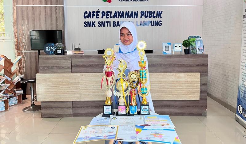 Assyika-siswi-SMK-SMTI-Bandar-Lampung-juara-lomba-jurnalistik.jpg