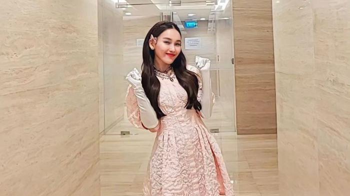 Ayu-Ting-Ting-bantah-soal-Igun-yang-akui-berciuman-dengannya.jpg