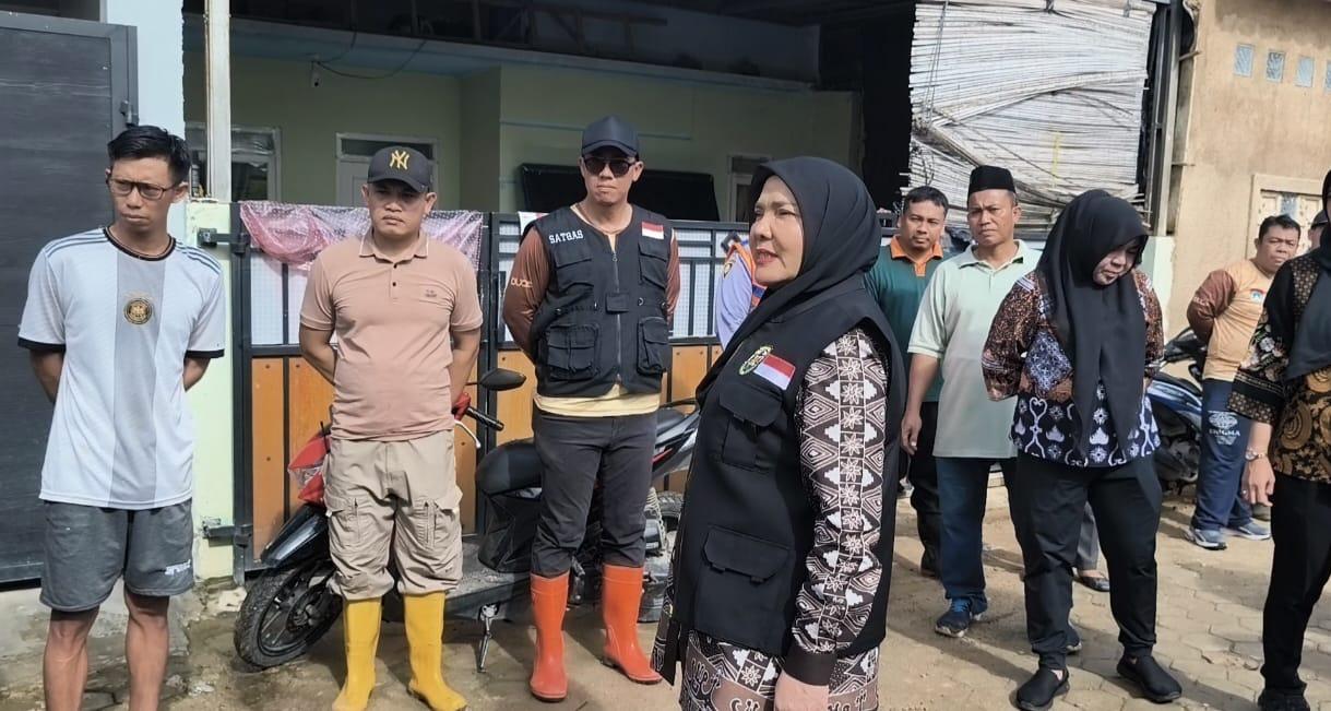BANJIR-Wali-Kota-Bandar-Lampung-Eva-Dwiana-meninjau.jpg