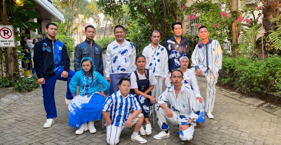 Fashion Show Timeless Casual Collection 2026 Tampilkan Karya Batik Siswa Disabilitas Siap Bersaing - Tribunlampung.co.id