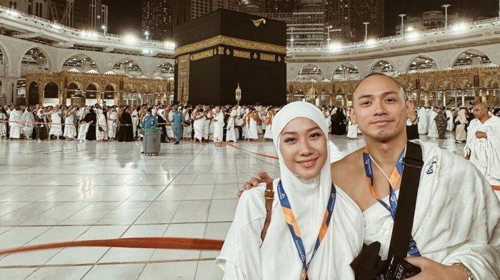 Gandeng Tiko Aryawardhana, BCL Umrahkan Mendiang Ashraf Sinclair