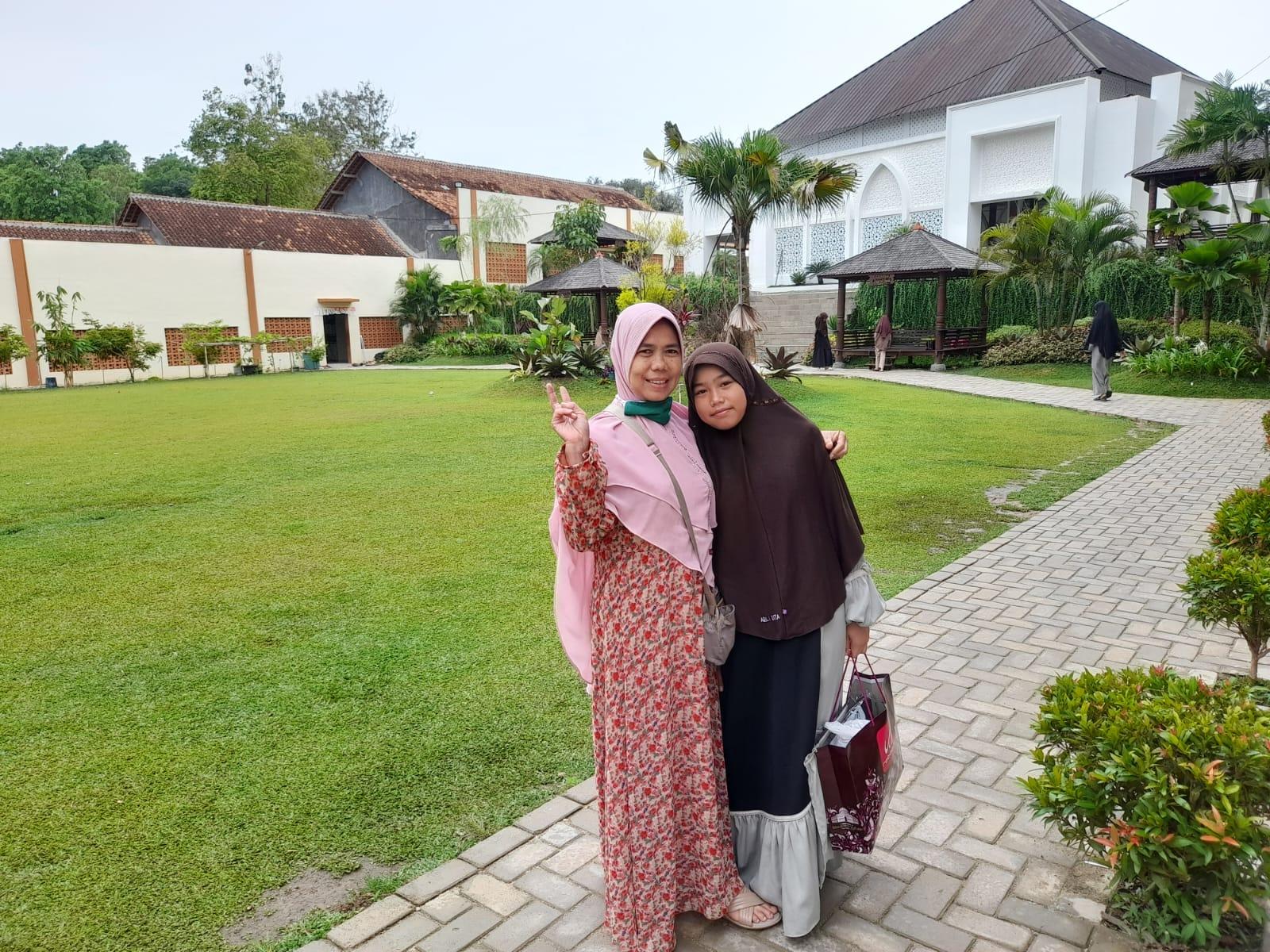 BERANGKAT-HAJI-Momen-hangat-jelang-keberangkatan.jpg