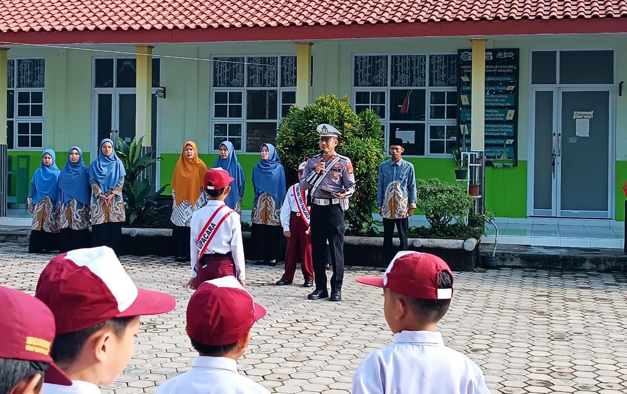 Polres Way Kanan Edukasi Keselamatan Berlalu Lintas di SD IT Daar Ilmi