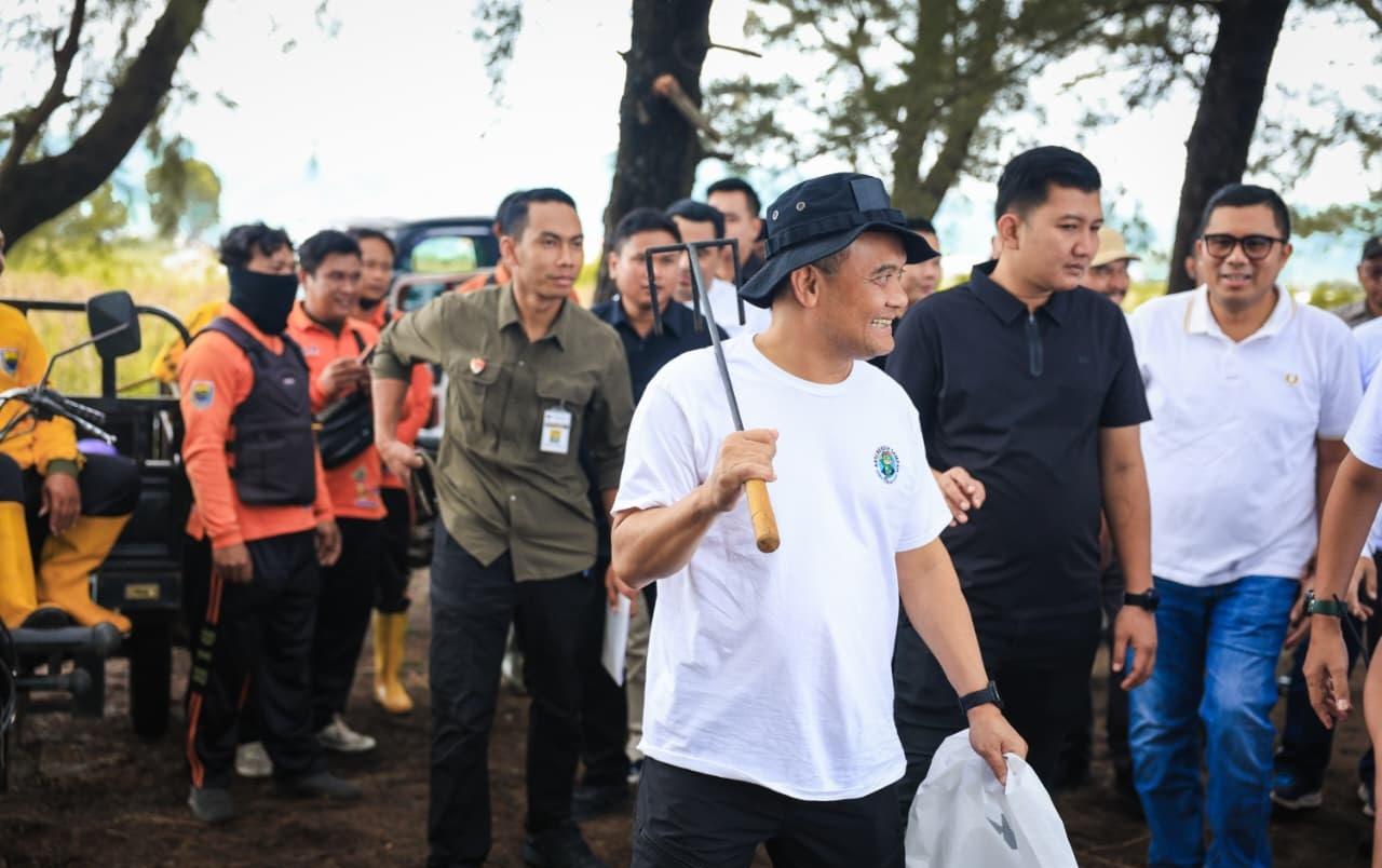 BERSIH-SAMPAH-Gubernur-Jawa-Tengah-Ahmad-Luthfi55.jpg