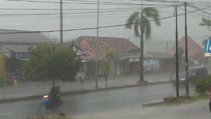 BMKG-keluarkan-peringatan-dini-cuaca-buruk-di-Lampung-9.jpg