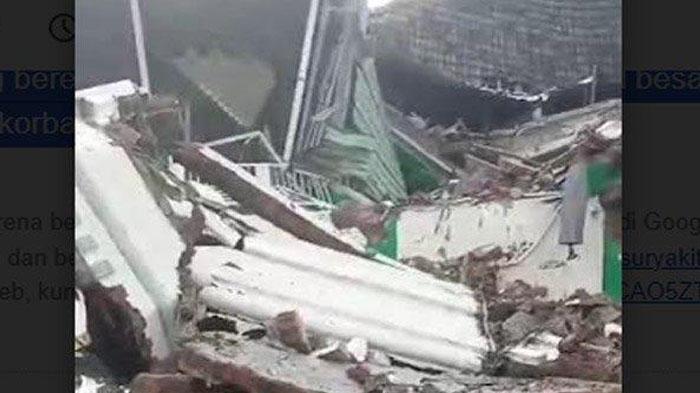 Bangunan-masjid-ambruk-akibat-kuatnya-guncangan-gempa-Tuban.jpg