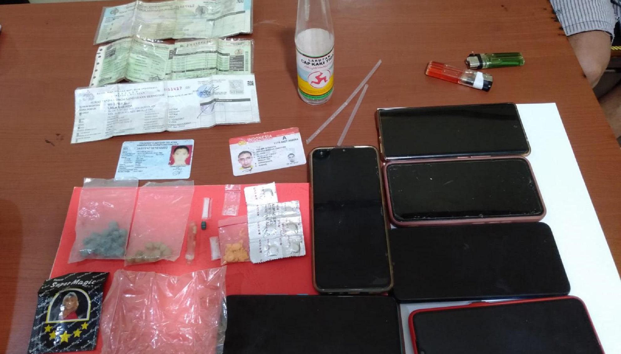 Barang-bukti-hasil-sitaan-dari-pesta-narkoba12351.jpg