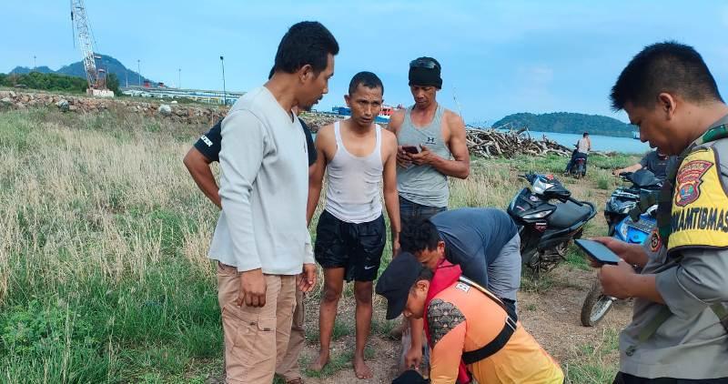Basarnas-evakuasi-seorang-pemancing-yang-tenggelam-di-Dermaga-5-Pelabuhan-Bakauheni.jpg