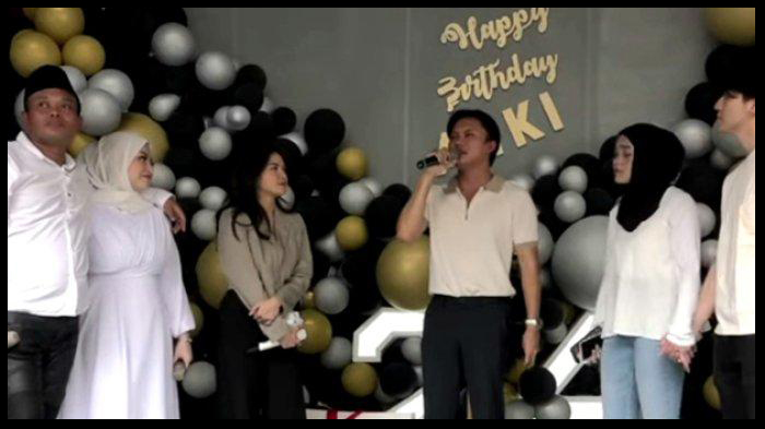 Bete Ultahnya Tak Ada yang Beri Ucapan, Rizky Febian Terharu Lihat Mahalini Datang