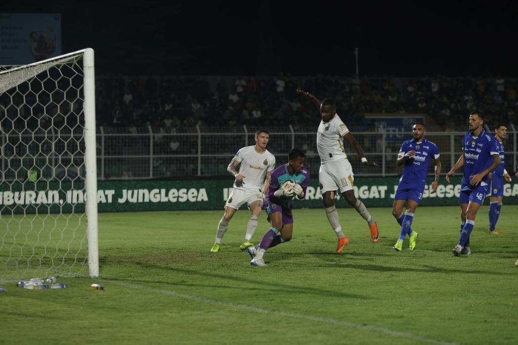 Bhayangkara-FC-vs-Persib-Bandung-2-4.jpg