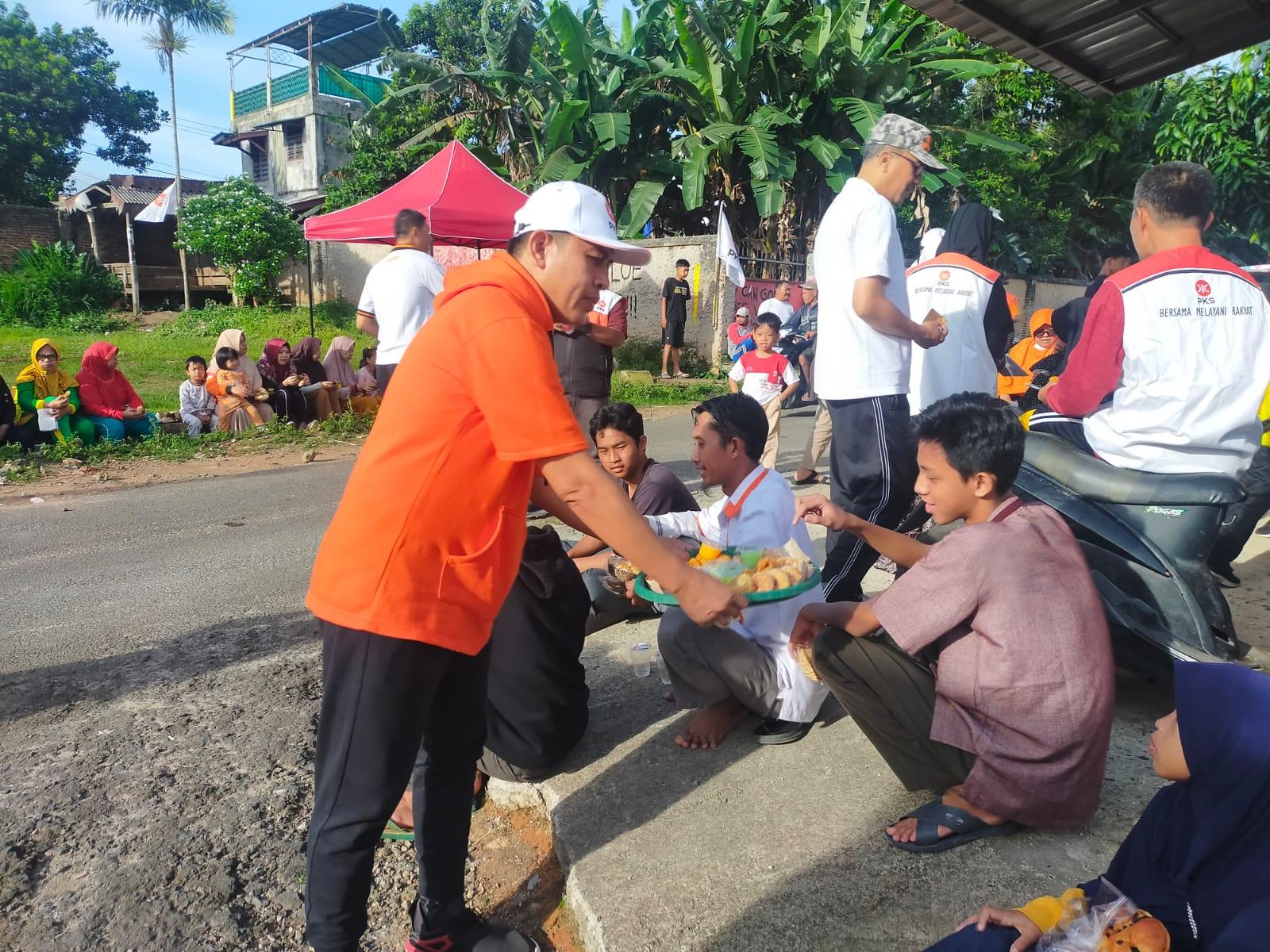 Hantoni Hasan Blusukan Temui Warga dalam Gerakan Nasional PKS Menyapa - Blusukann1.jpg