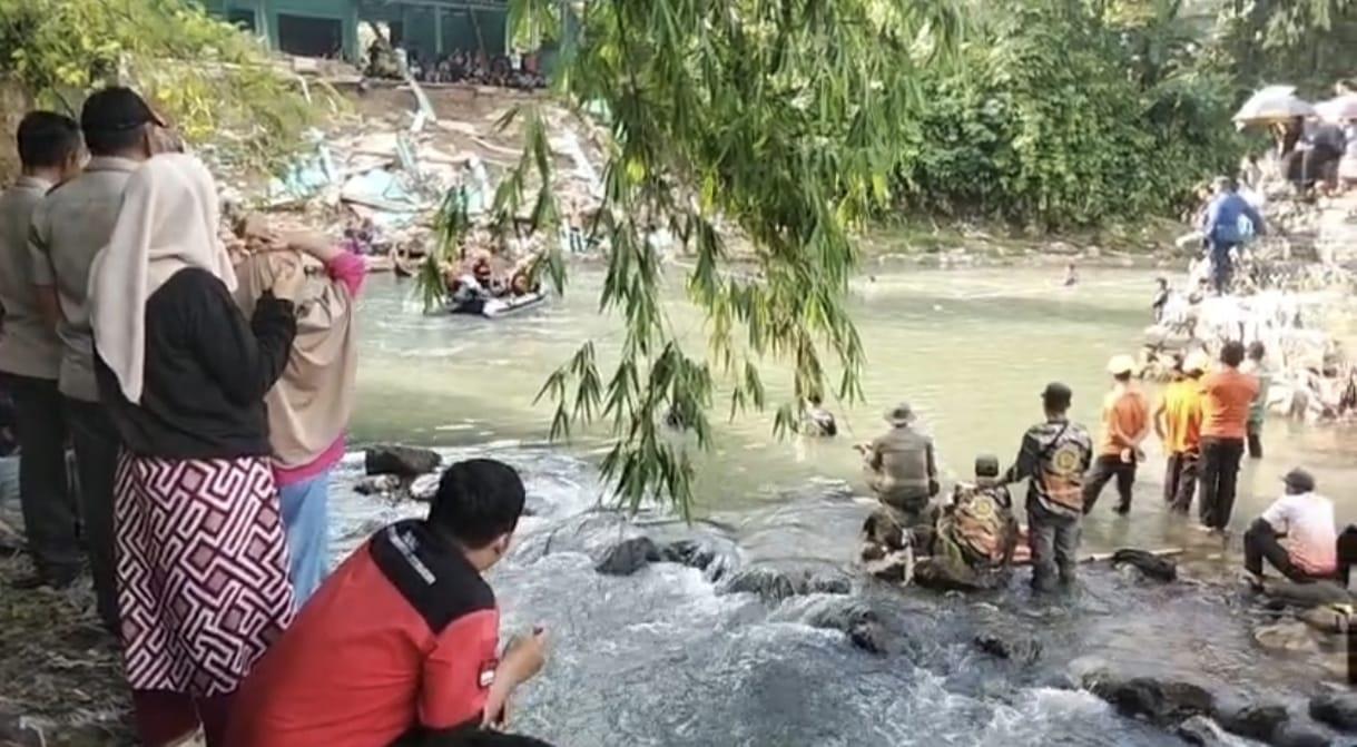 Diduga Kelelahan, Bocah Tenggelam di Sungai Kali Balok Bandar Lampung