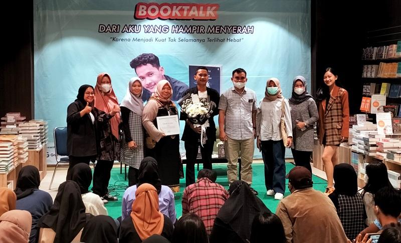 Booktalk-di-Gramedia-Raden-Intan.jpg
