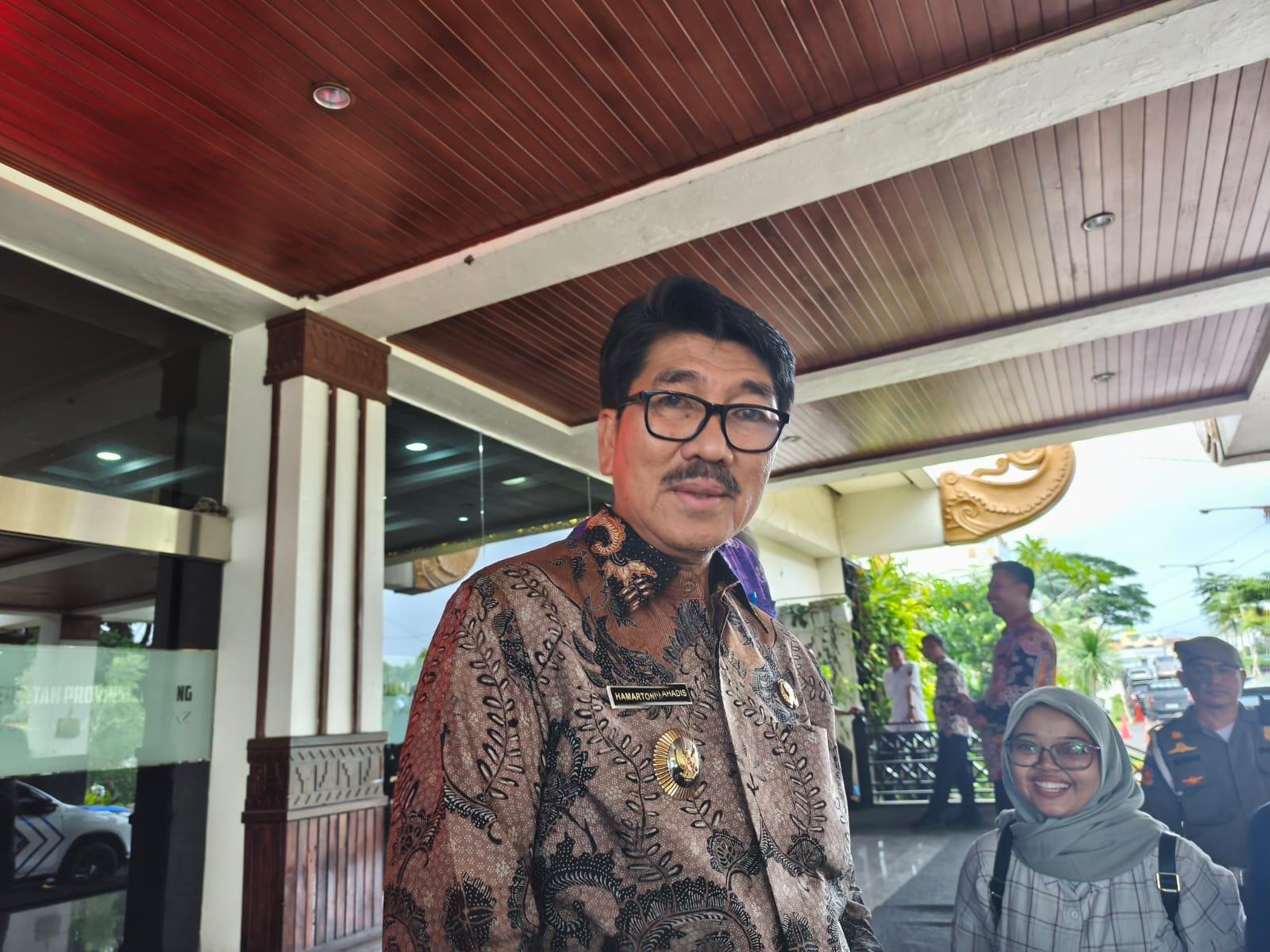 Bupati-Lampung-Utara-Hamartoni-Ahadis.jpg