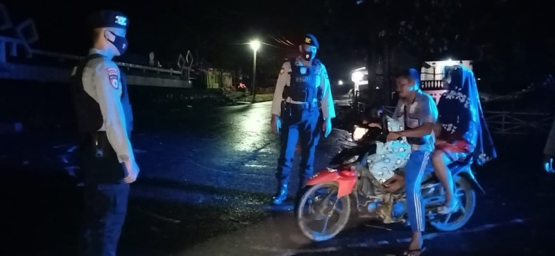 Ciptakan-Kamtibmas-Polres-Way-Kanan-Patroli-KRYD-Malam-Hari-di-Blambangan-Umpu.jpg