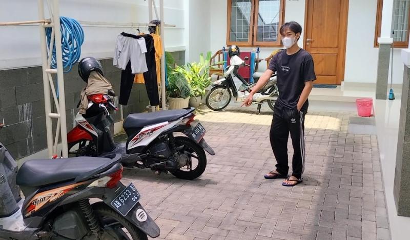 Curanmor-di-indekos-Bandar-Lampung-terekam-CCTV-pelaku-bawa-kabur-2-motor-sekaligus.jpg