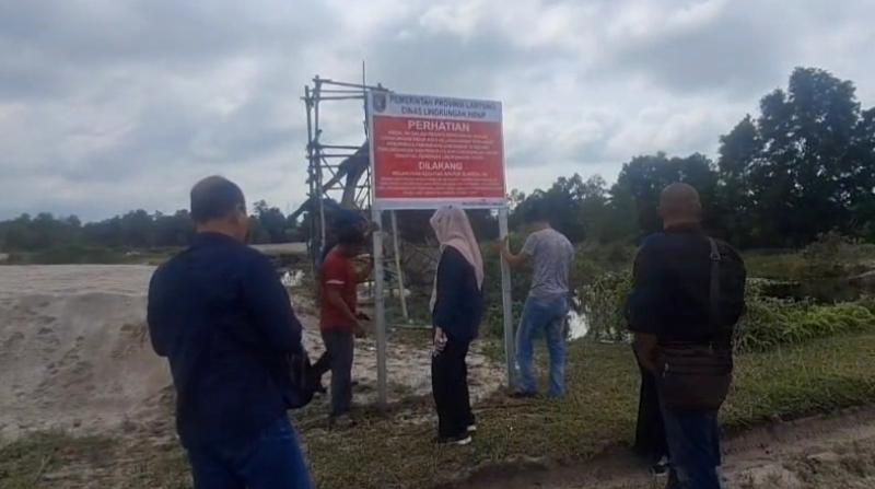 DLH-dan-Dinas-ESDM-Lampung-segel-tambang-pasir-ilegal.jpg