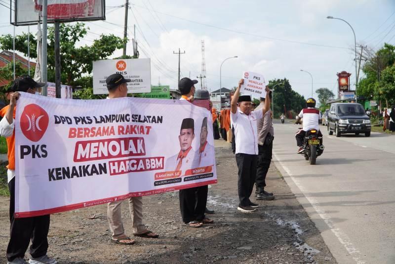 DPD PKS Lampung Selatan Turun ke Jalan Tolak Kenaikan Harga BBM