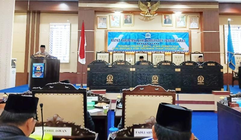 DPRD-Pesisir-Barat-Lampung-gelar-paripurna-persetujuan-APBD-Perubahan-2023.jpg