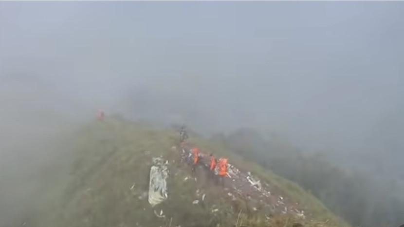 Detik-detik-Pendaki-Saksikan-Langsung-Pesawat-IAT-Meledak-Usai-Dikikis-Gunung.jpg