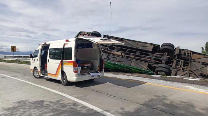 Detik-detik Bus Wisatawan Guci Terguling di Tol, Doa Histeris Bersahut-sahutan