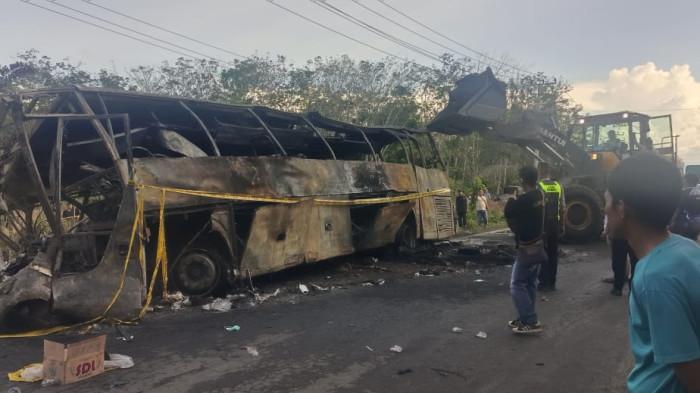 Diduga-Jenazah-Ibu-dan-Anak-Berpelukan-Korban-Tewas-Bus-ALS-Maut-Ditemukan-Lengket.jpg