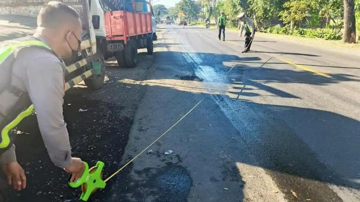 Diduga-sopir-mengantuk-dua-tewas-kecelakaan-pikap-tabrak-truk-parkir-di-Pantura.jpg
