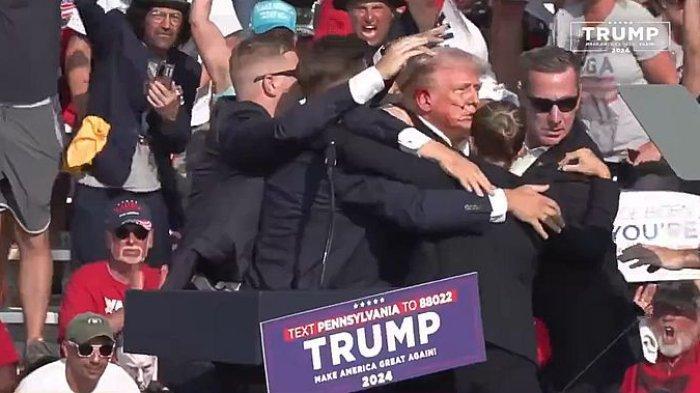 Donald-Trump-ditembak-saat-kampanye-dan-telinganya-berdarah.jpg