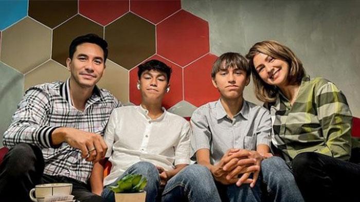 Curhat Pilu Darius Sinathrya Ditinggal 2 Anak Sekaligus, 'Rindu Banget'