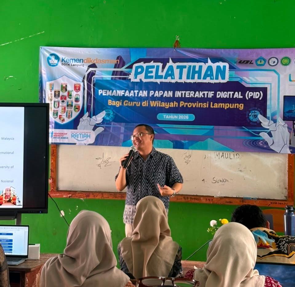 Dosen Universitas Teknokrat Indonesia Jadi Pemateri Pelatihan Pemanfaatan Papan Interaktif Digital - Tribunlampung.co.id