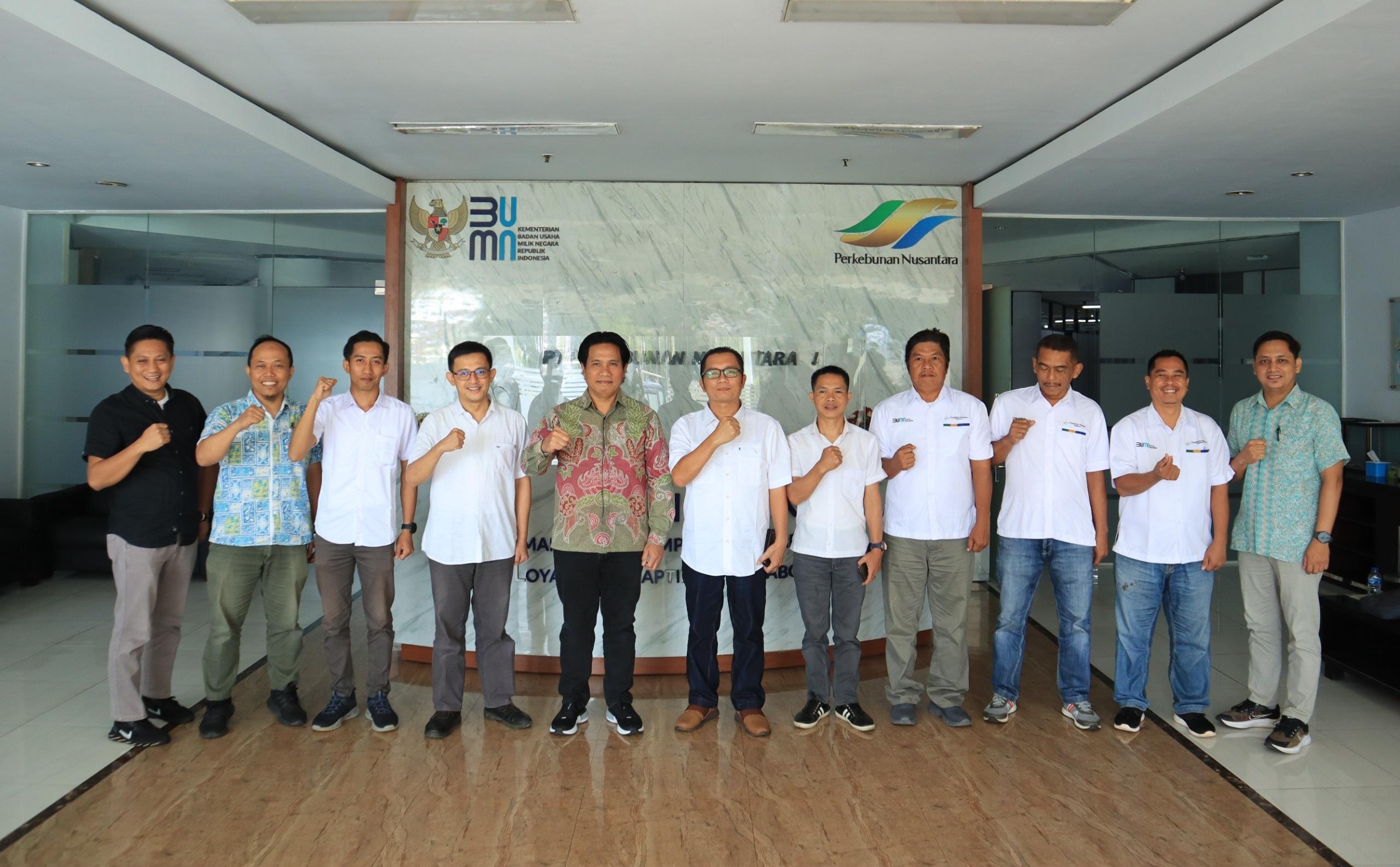 Tukar Ilmu, Tim Teknik Kebun Cikumpay Kunjungi Pabrik Karet Reg 7