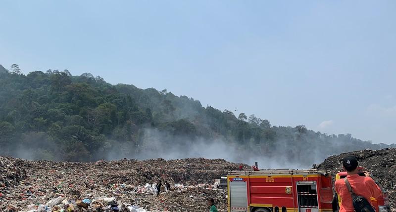 Damkarmat Bandar Lampung Temukan Bukti Dugaan TPA Bakung Sengaja Dibakar